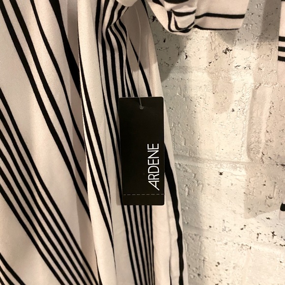 NWOT Ardene Stripped Top - Picture 3 of 5